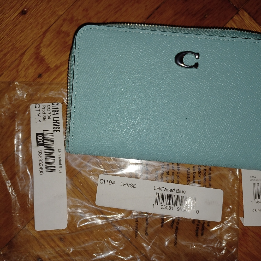 COACH MEDIUM ZIP AROUND WALLET - Picture 10 of 10